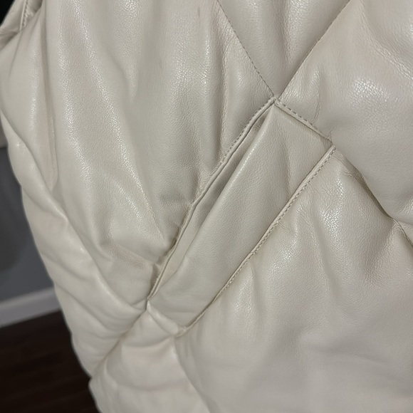 Abercrombie & Fitch NWT Vegan Leather Ladies Puffer Vest - Picture 3 of 8